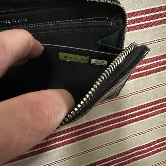 Chanel patent leather zip around wallet - Picture 8 of 9